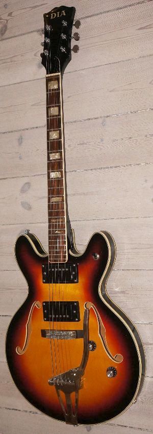 DIA Semihollow Gibson 330 efterligning